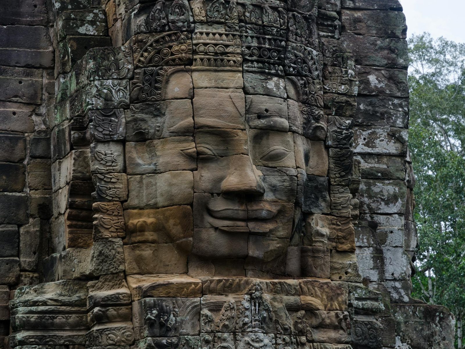 Statue in Angkor Wat